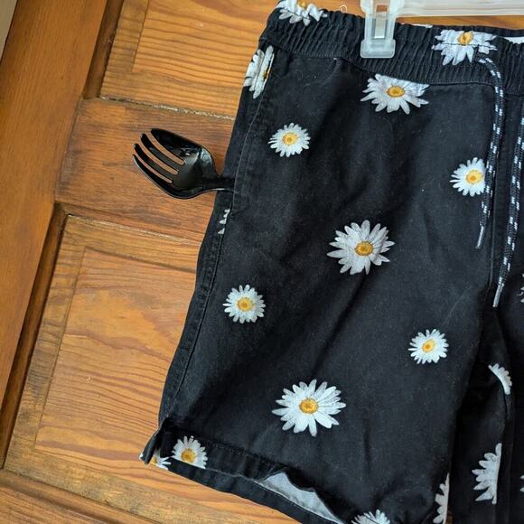 Black Shorts with Daisy Print - Picture 3 of 8